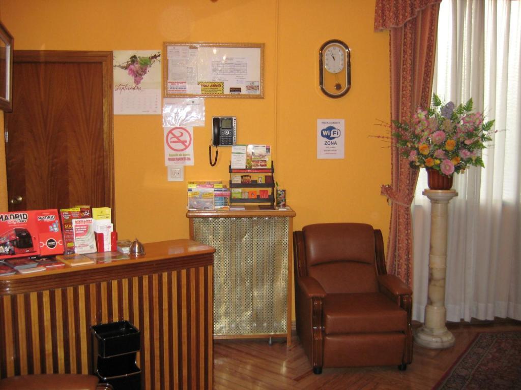 Hostal La Selecta Madrid Dış mekan fotoğraf